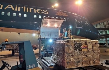 Vietnam Airlines miễn cước vận chuyển đồ bảo hộ y tế và khẩu trang chống COVID-19
