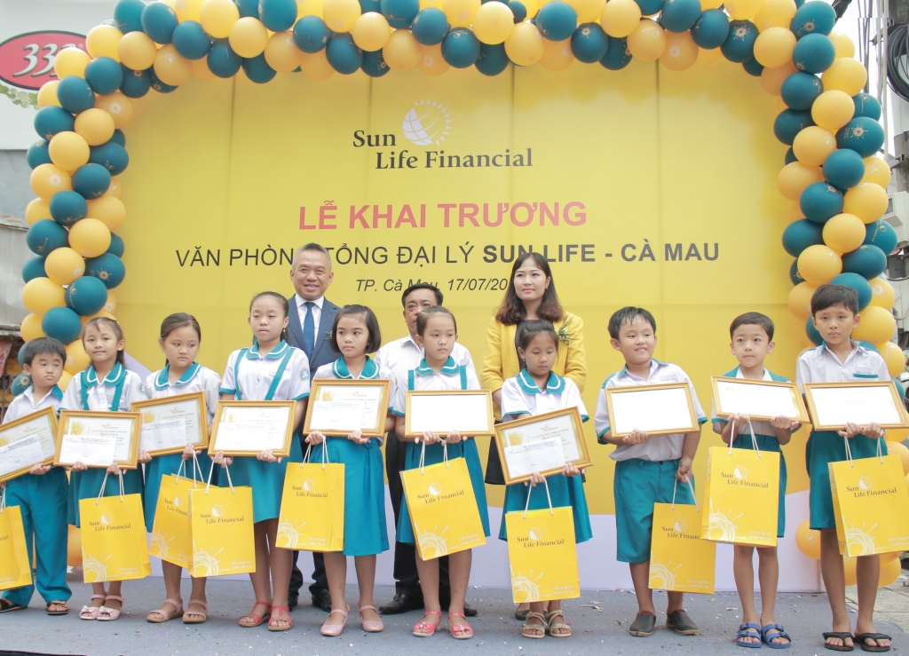 Sun Life Việt Nam giới thiệu mô hình Văn phòng Tổng đại lý đầu tiên tại Cà Mau