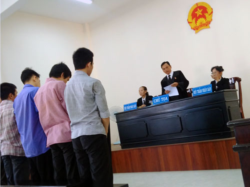 Tòa án nhân dân huyện Bình Chánh xét xử vụ án sản xuất thuốc BVTV giả