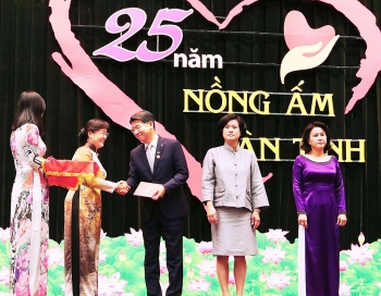 Tổng Giám đốc Hanwha Life Việt Nam được trao tặng Huy hiệu Thành phố Hồ Chí Minh