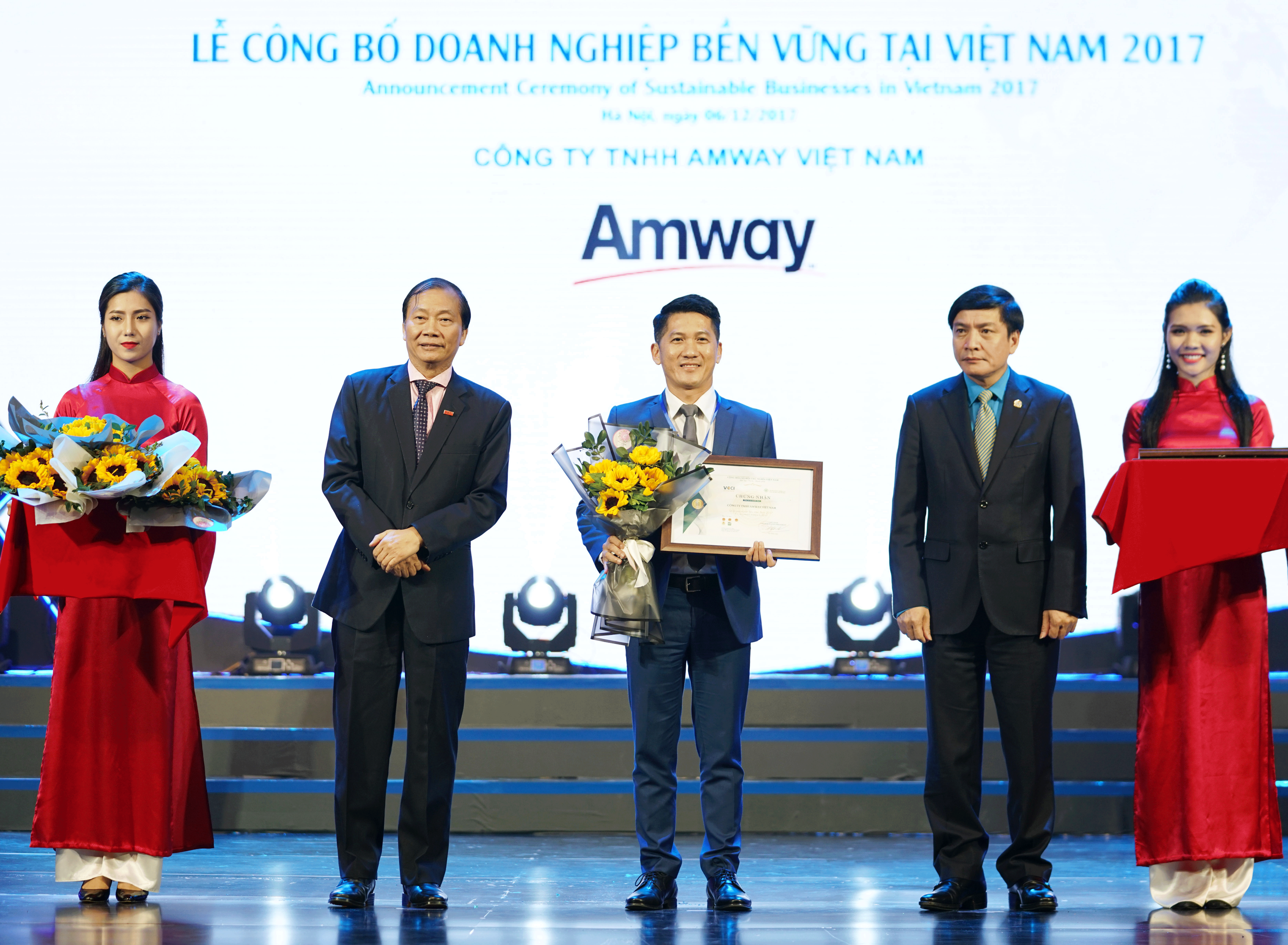 Amway Việt Nam lần thứ hai liên tiếp lọt Top 100 doanh nghiệp phát triển bền vững