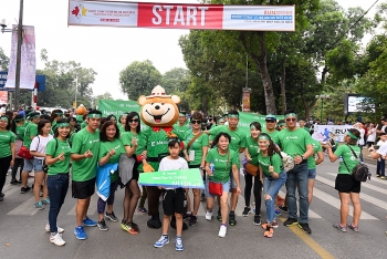 500 nhân viên và đại lý Manulife Việt Nam tham gia chạy bộ từ thiện vì trẻ em Hà Nội
