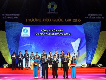 Tôn Thăng Long vinh dự nhận giải Thương hiệu quốc gia 2016