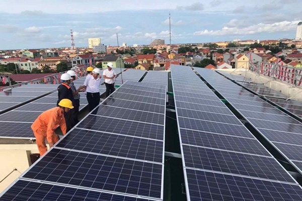 Việc phát triển điện mặt trời mái nhà được Bộ Công thương đánh giá có nhiều bất cập