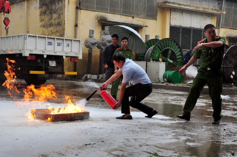 EVN HANOI: Huấn luyện công tác phòng cháy chữa cháy cho các học viên