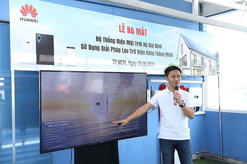 Đại diện Huawei chia sẻ về sản phẩm bộ lưu trữ điện mặt trời của Huawei