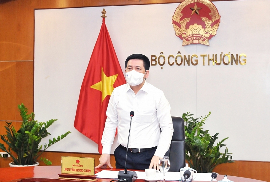 Bộ trưởng Bộ Công Thương Nguyễn Hồng Diên chủ trì buổi làm việc với các doanh nghiệp ngành thép