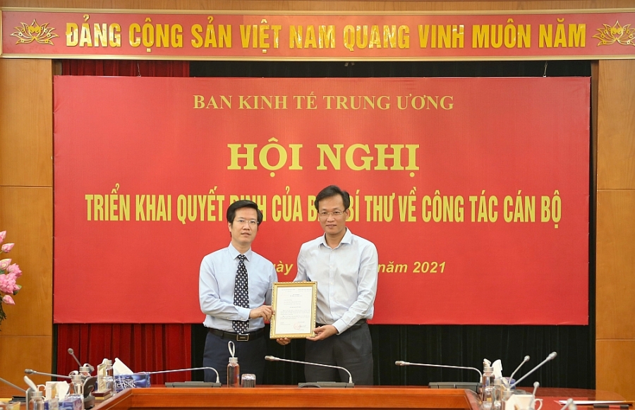 Ban Bí thư điều động, bổ nhiệm ông Dương Duy Hưng-  Vụ trưởng Vụ Kế hoạch, Bộ Công Thương giữ chức Trợ lý đồng chí Trần Tuấn Anh- Trưởng Ban Kinh tế Trung ương