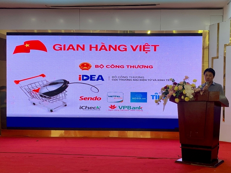 Tại Hội nghị tập huấn, các doanh nghiệp sản xuất, hợp tác xã của  Hưng Yên đã được nghe giới thiệu tổng thể thông tin về Chương trình “Gian hàng Việt trực tuyến” trên các sàn TMĐT