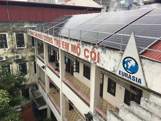 Piaggio Việt Nam đồng hành cùng Dự án từ thiện ‘Điện năng lượng mặt trời’