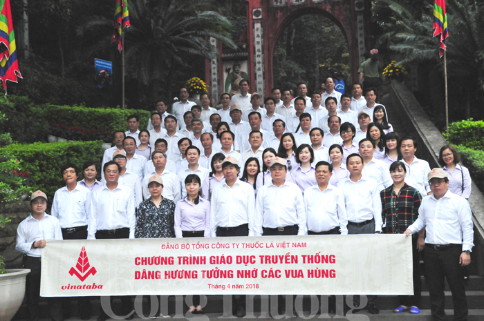 Tổ chức giáo dục truyền thống và học tập tư tưởng Hồ Chí Minh
