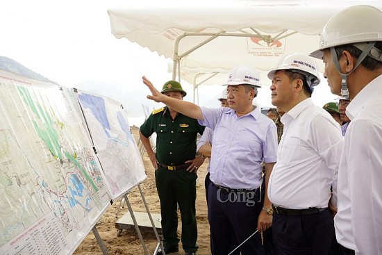Bộ trưởng Nguyễn Hồng Diên làm việc về dự án Nhà máy Thủy điện Hòa Bình mở rộng