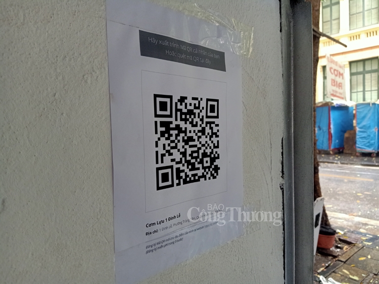 Hà Nội: Nhiều cửa hàng chấp hành quy định dán mã QR