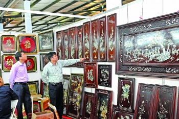 From tree to market: Central region develops handicraft value chain