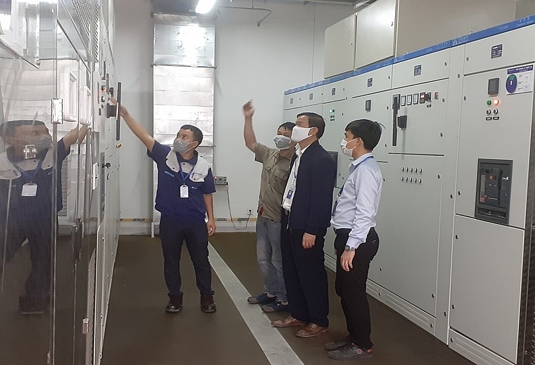 PC Bắc Giang – Tặng quà cho 213 khách hàng thực hiện tốt chương trình tiết kiệm điện