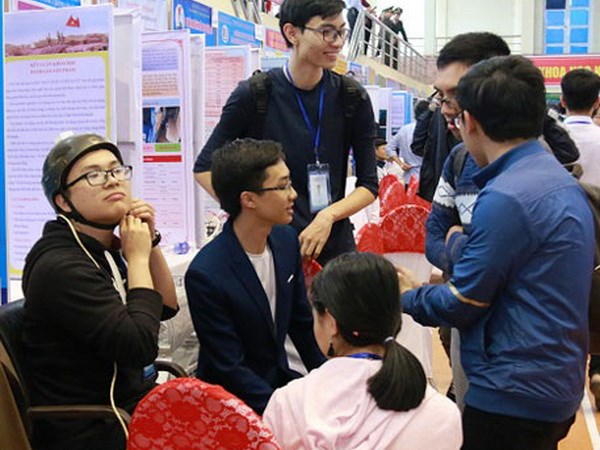 Hai học sinh Bắc Ninh sáng chế xe lăn nhận dạng cử chỉ của đầu