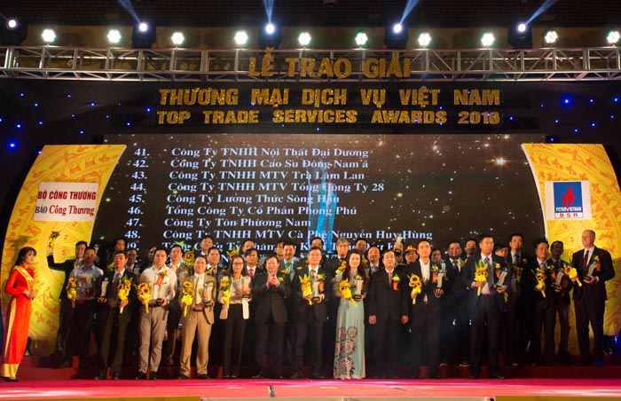 RMIT nhận Giải thưởng Thương mại dịch vụ Việt Nam 2016
