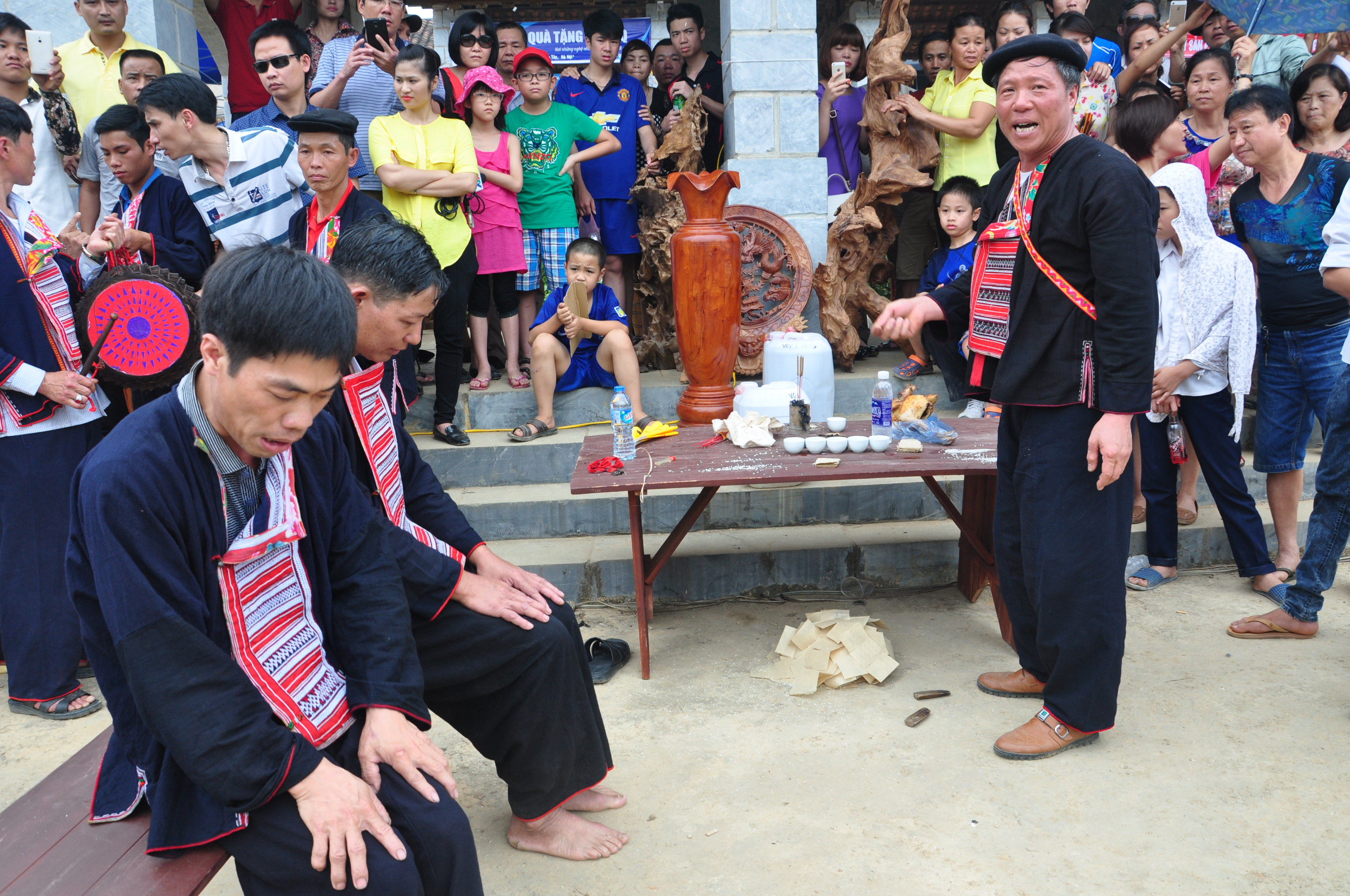 Độc đáo lễ hội nhảy lửa của người Dao