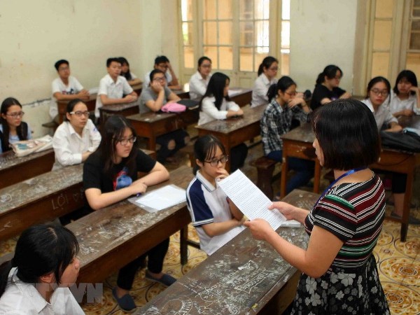 Gần 95.000 thí sinh Hà Nội dự thi vào lớp 10 trong ngày nóng bức