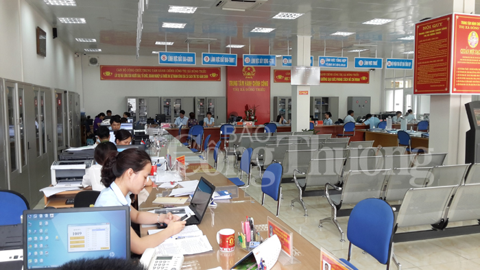 PC Quảng Ninh làm thủ tục mua bán điện tại trung tâm hành chính công