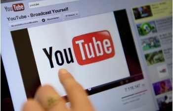 Một nửa số tiền quảng cáo trên YouTube rơi vào các clip nội dung xấu độc, nhảm nhí