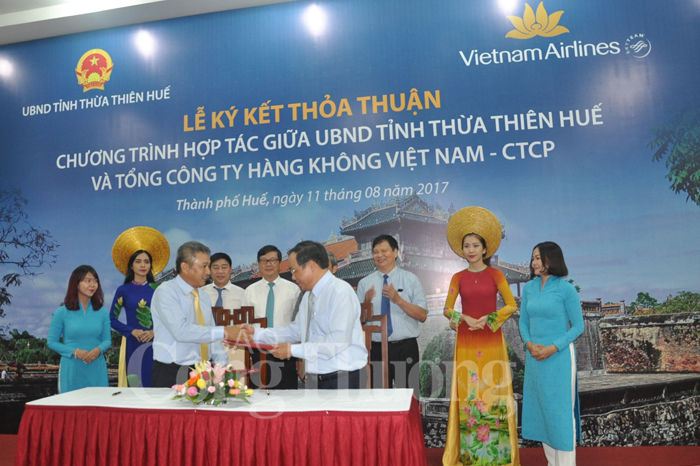 Thừa Thiên Huế và Vietnam Airlines ký thoả thuận hợp tác