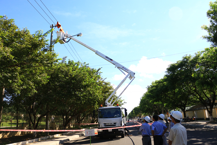 Quảng Nam: Đội sửa chữa điện nóng đi vào hoạt động