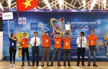 Đội tuyển Việt Nam 2 vô địch cuộc thi ABU Robocon năm 2018