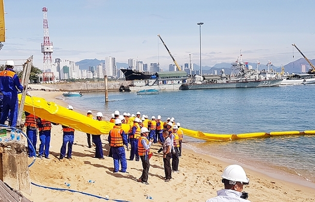 Khánh Hòa diễn tập ứng phó sự cố tràn dầu trên biển