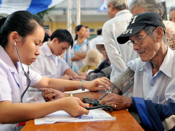 Già hóa dân số ở Việt Nam: Thách thức từ chuyện “chưa giàu đã già”