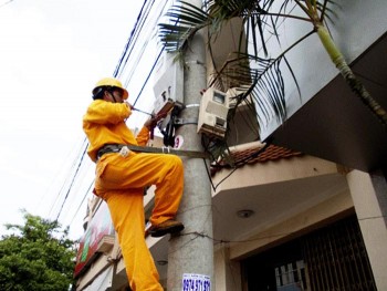 Điện lực Hải Phòng lắp đặt công tơ điện tử - hiện đại hóa lưới điện thành phố