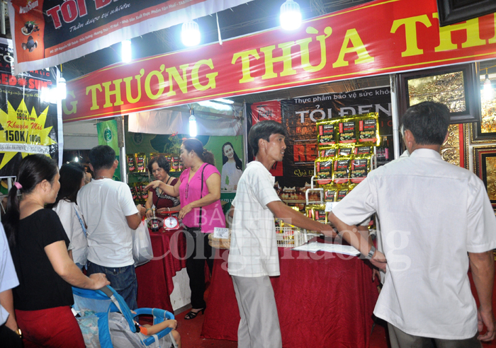 Hội chợ triển lãm hàng Việt Nam tại Đà Nẵng hút khách thăm quan, mua sắm