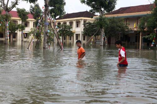 Hơn 100.000 học sinh Hà Tĩnh vẫn phải nghỉ học do mưa lũ
