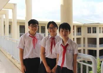 Ba học sinh THCS thiết kế phần mềm sử Việt