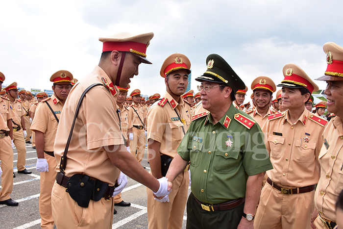 Ra quân bảo đảm giao thông cho Tuần lễ cấp cao APEC