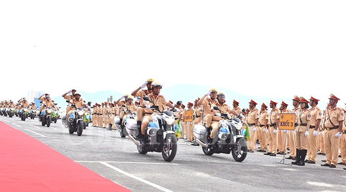 Ra quân bảo đảm giao thông cho Tuần lễ cấp cao APEC