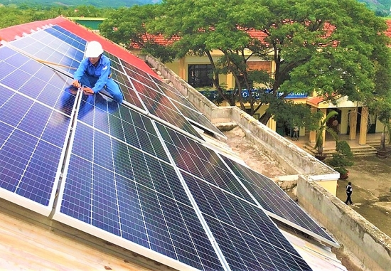 EVNCPC lắp đặt hệ thống điện mặt trời mái nhà cho trường học tỉnh Khánh Hòa