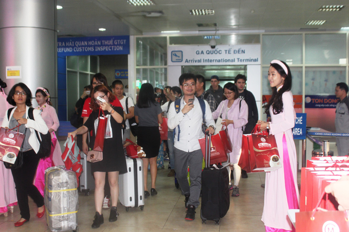 Cảng hàng không Cam Ranh đón chuyến bay trực tiếp đầu tiên từ Hồng Kông