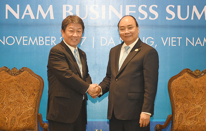 Thủ tướng tiếp Bộ trưởng Tái thiết kinh tế Nhật Bản và lãnh đạo các doanh nghiệp bên lề hội nghị VBS