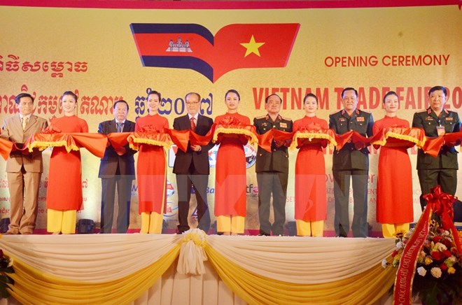 Hơn 100 doanh nghiệp dự Hội chợ Thương mại Việt Nam ở Campuchia