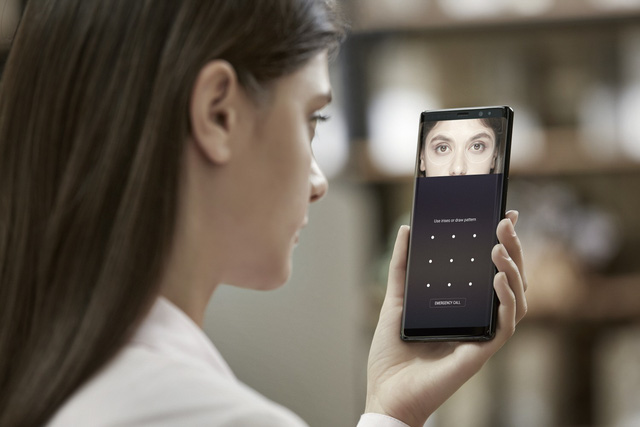 Samsung Galaxy Note8 hiện là smartphone được trang bị nhiều phương pháp nhận diện sinh trắc học nhất hiện nay.