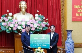 Vietcombank trao 10 tỷ đồng hỗ trợ xây dựng nhà cho hộ nghèo tỉnh Điện Biên
