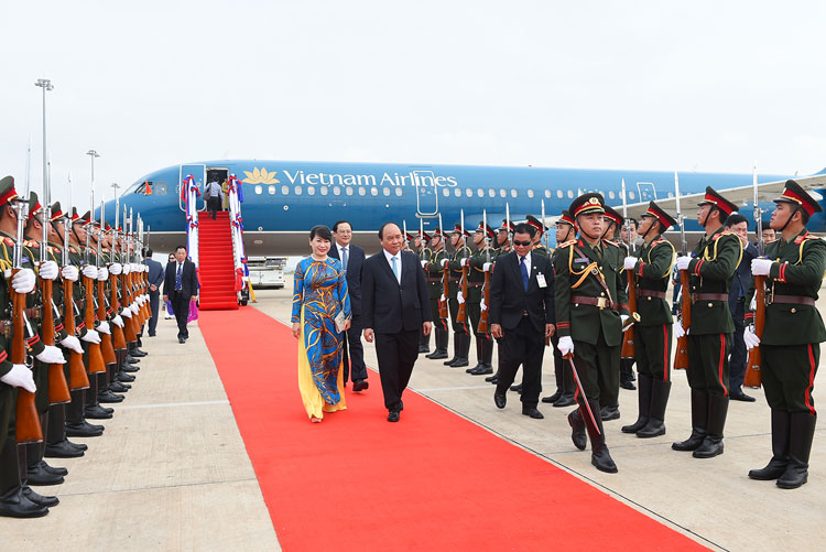 Hoạt động của Thủ tướng Nguyễn Xuân Phúc trong chuyến thăm chính thức Lào
