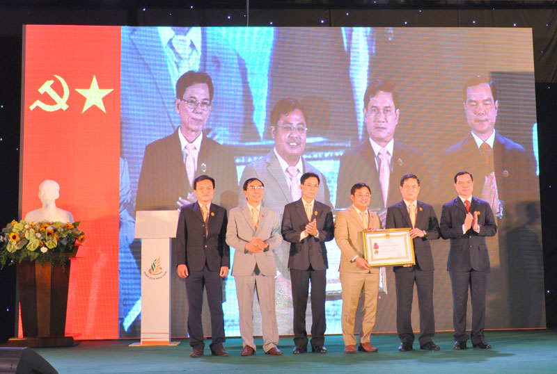 Công ty CP Phân bón miền Nam đón nhận Huân chương Lao động hạng Nhất
