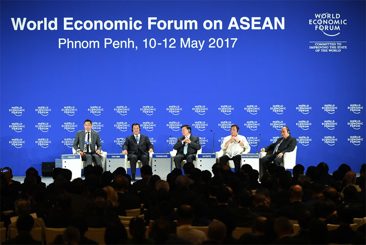 Việt Nam nhận bàn giao vai trò nước chủ nhà của WEF ASEAN năm 2018