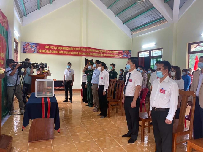 Cử tri vùng biên giới Quảng Nam hân hoan đi bầu cử sớm - Ảnh 6.