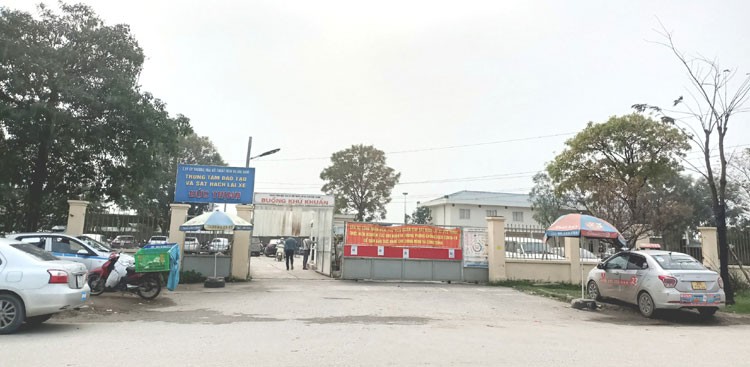 Hà Nội: Trung tâm Dạy nghề đào tạo lái xe Đức Thịnh “phá vỡ” quy hoạch đất cụm công nghiệp?