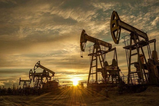 OPEC với Mỹ: Ai kiểm soát giá dầu thô?
