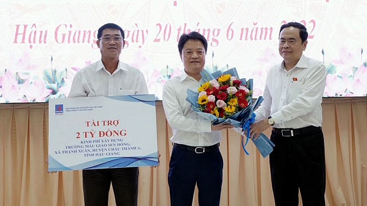 Tổng công ty Khí Việt Nam tài trợ 5 tỷ đồng xây dựng 2 trường học tại tỉnh Hậu Giang