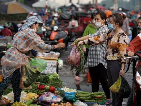 Người lao động phập phồng trước giờ tăng lương